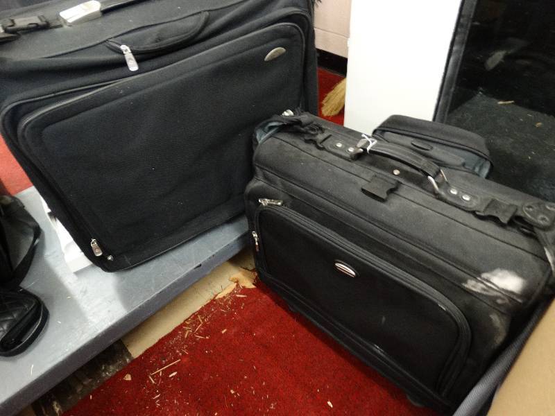 lot 894 image: 2 Suit cases wheels on both.