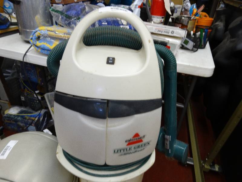 lot 913 image: Bissell turbo brush vac.