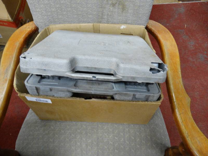 lot 926 image: Carry case & tools & misc.