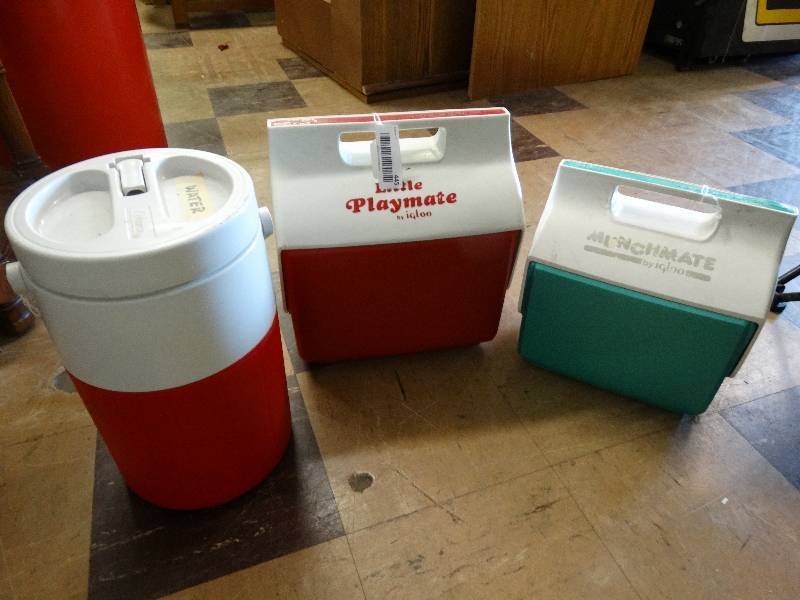 lot 445 image: 3 Coolers.