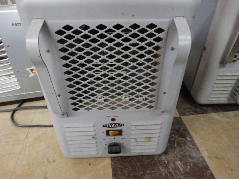 lot 452 image: Titon spacer heater.