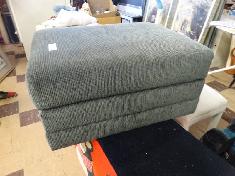 lot 456 image: Footstool good condition.