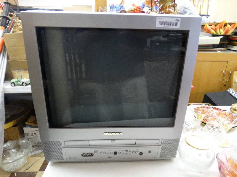 lot 458 image: Sylvania TV & DVD player mix.