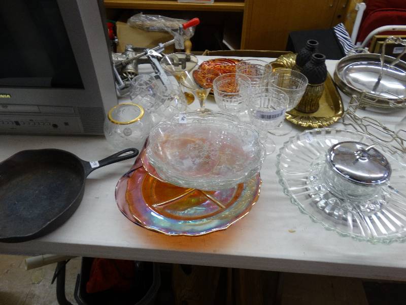 lot 459 image: Lot of various glassware.