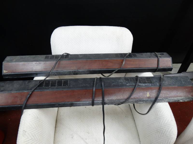 lot 927 image: 2 Aquarium lights.