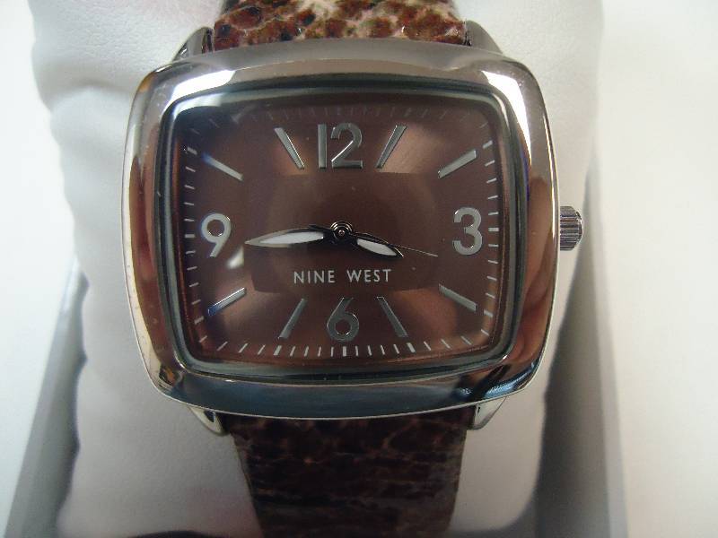 lot 5552 image: Nine West Watch.