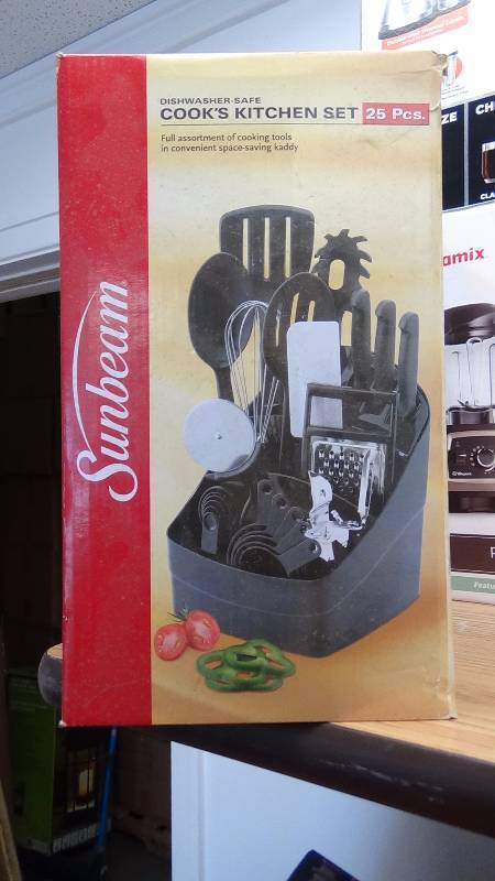 lot 2110 image: Sunbeam 25-Piece Cooks Tool Set