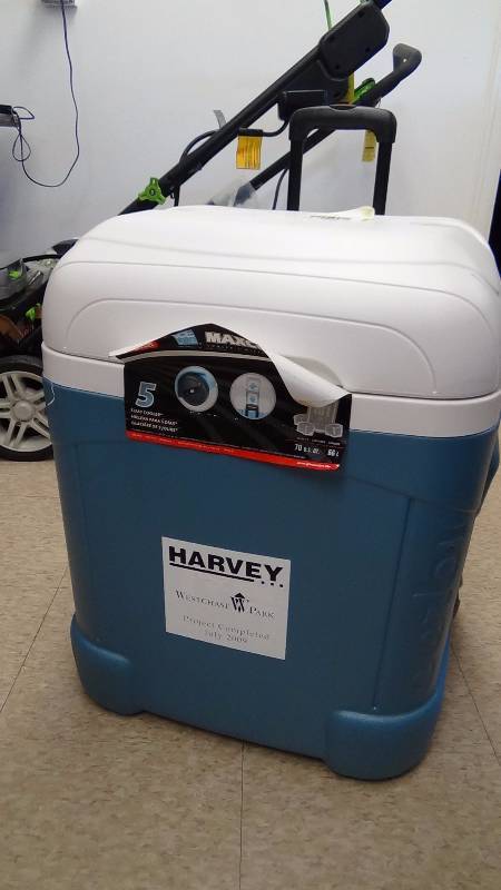 lot 2036 image: Igloo Ice Cube Maxcold Roller, 70-Quart (BRANDED)