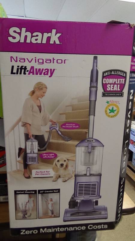 lot 2027 image: Shark Navigator Lift-Away