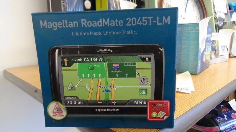 lot 2061 image: Magellan RoadMate 2045T-LM Portable GPS Navigator with Lifetime Maps and Traffic