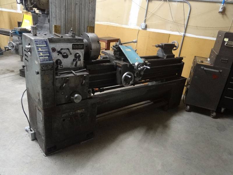 lot 1422 image: Victor 1600-2000 Series  Mill Lathe Machine