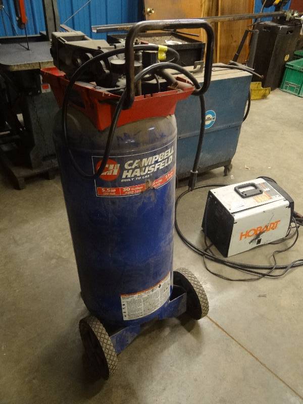 lot 1481 image: Campbell Hausfeld 30 Gallon Air Compressor