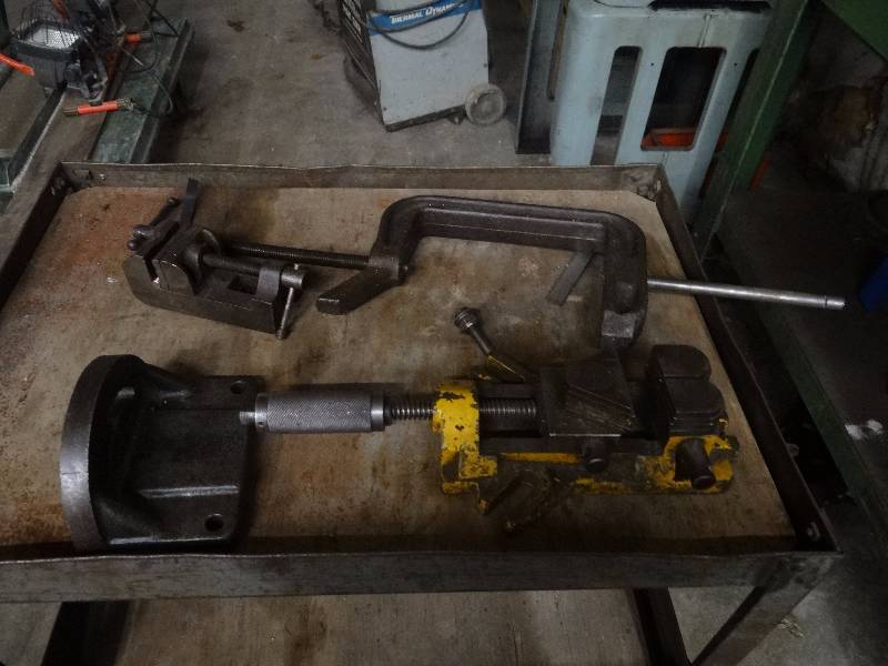 lot 1432 image: Heavy Duty Machinery Clamps And Vices