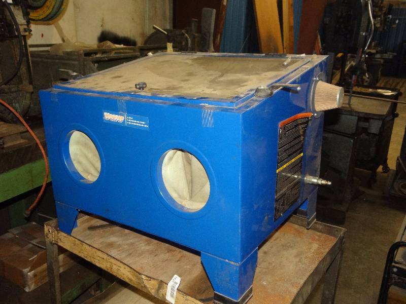 lot 1437 image: USA Bench top Abrasive Blasting Cabinet