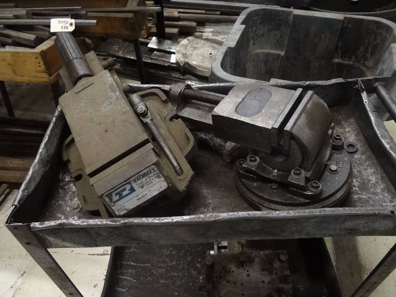 lot 1441 image: Lot of 2 Heavy Duty Machinery Support Vices