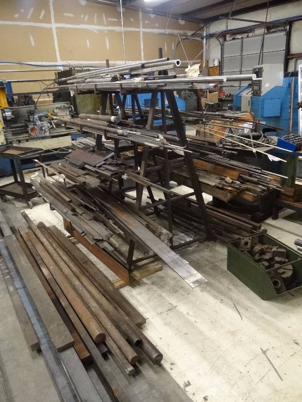 lot 1450 image: Large Lot of Machinery Mild Steele Tubes And Threads w Support Rack