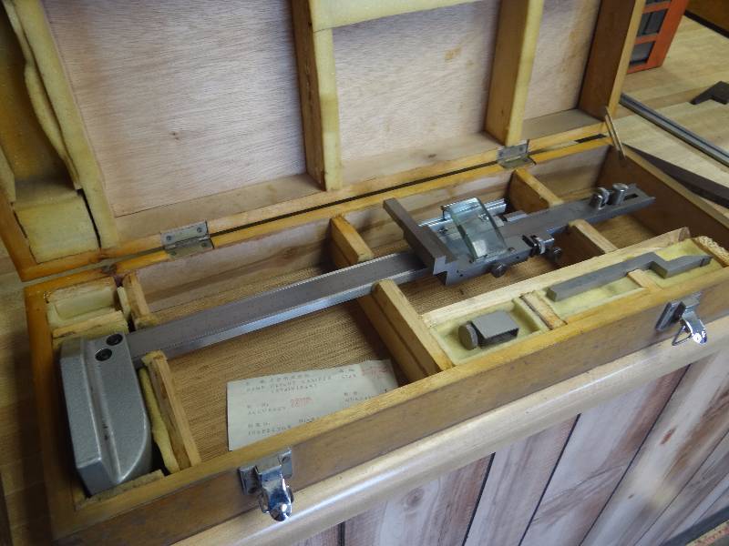 lot 1469 image: Precision Measuring Vernier Height Caliper w Case