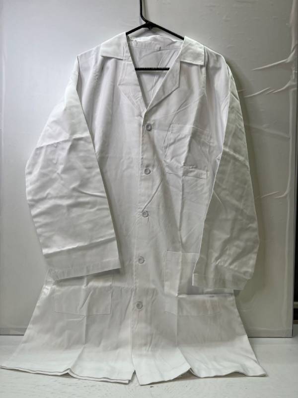 lot 30668 image: NY Threads White Lab Coat, Medium