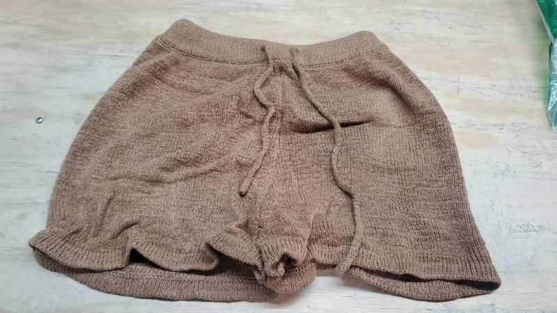 lot 40731 image: Coffee Knit Shorts, L