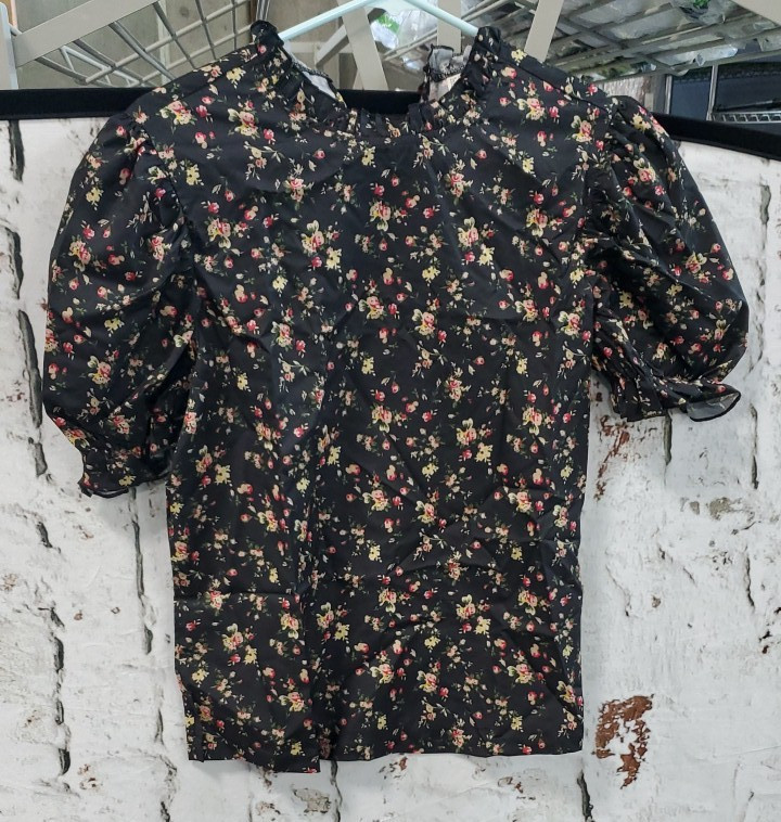 lot 40750 image: Floral Shirt, M
