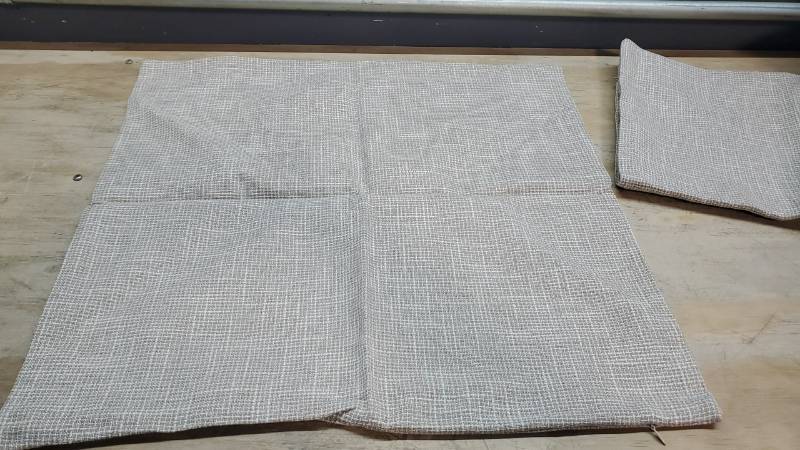 lot 40417 image: Lot of 2 21 Pillow Covers, Beige