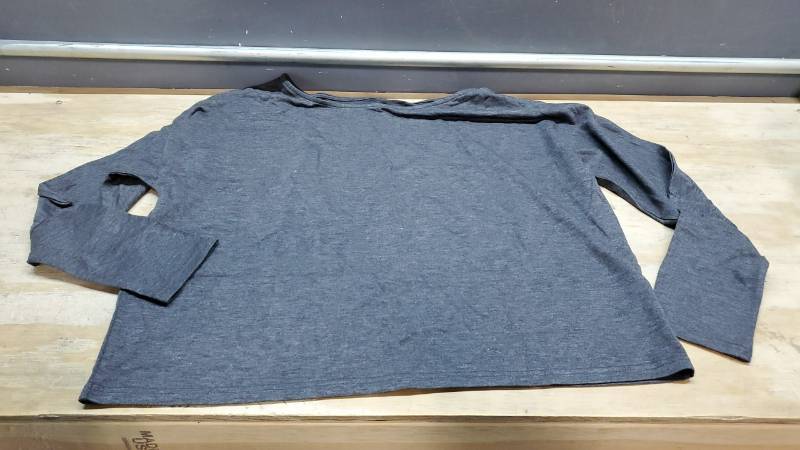 lot 40426 image: Grey Pajama Set, Large