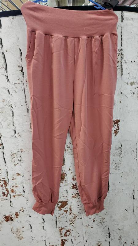 lot 40441 image: Day Pants, L