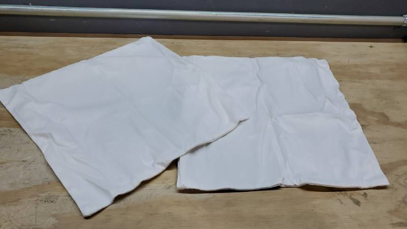 lot 40496 image: Lot of 2 Soft Throw Pillow Covers, White, 15