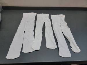 lot 37106 image: Lot of free white tied size and none