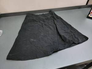 lot 37134 image: Black skirt large