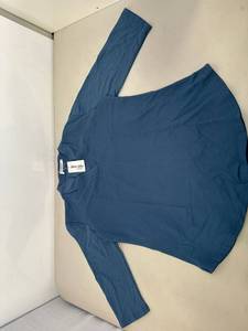 lot 40763 image: Ceasikery Size medium V-neck shirt