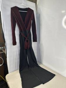 lot 40791 image: Womens large red and black v neck pant suit Jumper