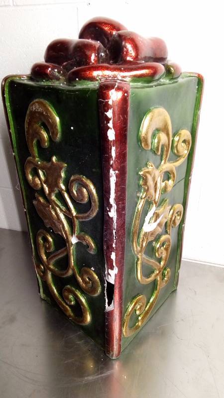 lot 6260 image: 30 in. LED Lighted Up Gift Pack