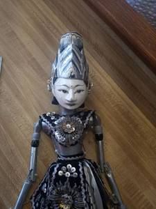 lot 6 image: Vintage Indonesian Wayang Golek doll