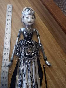 lot 8 image: Vintage Indonesian Wayang Golek doll