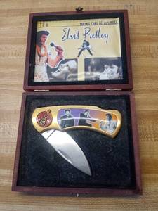 lot 26 image: Elvis Presley pocket knife in wooden box