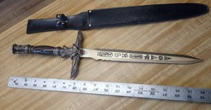 lot 32 image: Dagger