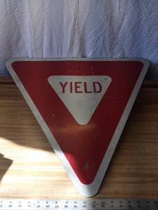lot 47 image: YIELD sign