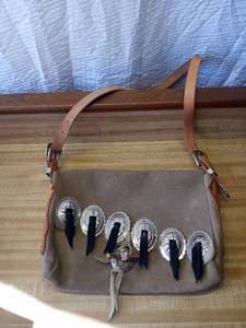 lot 49 image: Leather purse
