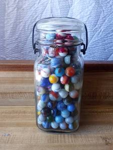 lot 101 image: Jar of Marbles