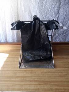 lot 117 image: Grocery sack holder