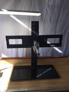lot 118 image: TV stand