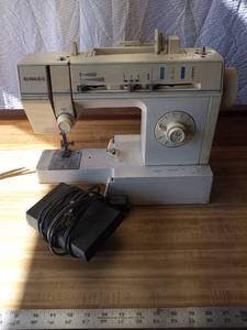 lot 119 image: Singer sewing machine