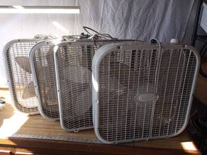 lot 120 image: 4 Box fans works