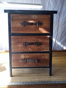 lot 121 image: Decor table