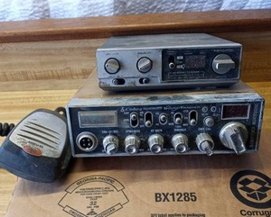 lot 137 image: CB radio stuff