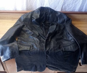 lot 144 image: Circle S leather Dress coat 44r
