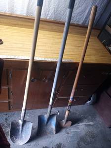 lot 154 image: 2 shovels and 1 sidewalk scrapper