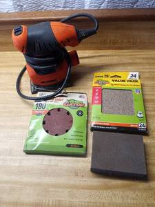 lot 172 image: Black & Decker hand sander