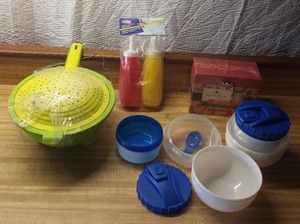 lot 178 image: Kitchen items